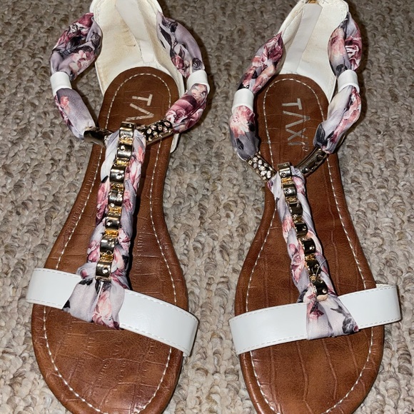 Sandals - Picture 2 of 5